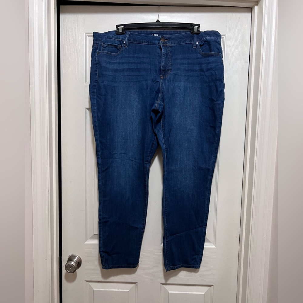 20W a.n.a. Skinny Jeans ~ super comfy ~ purchased new and only worn a few times